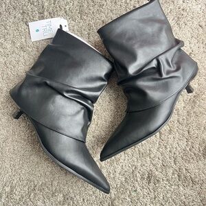 Time and Tru Women's Black Slouchy Heeled Boots. Size 6